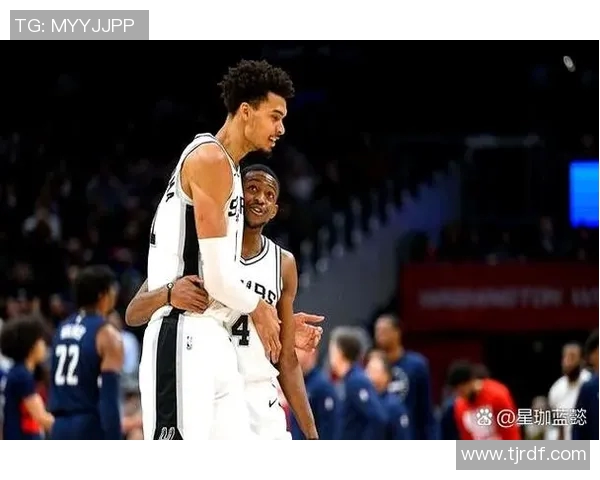 掘金与马刺激战正酣总比分揭晓两队争夺季后赛席位的精彩瞬间